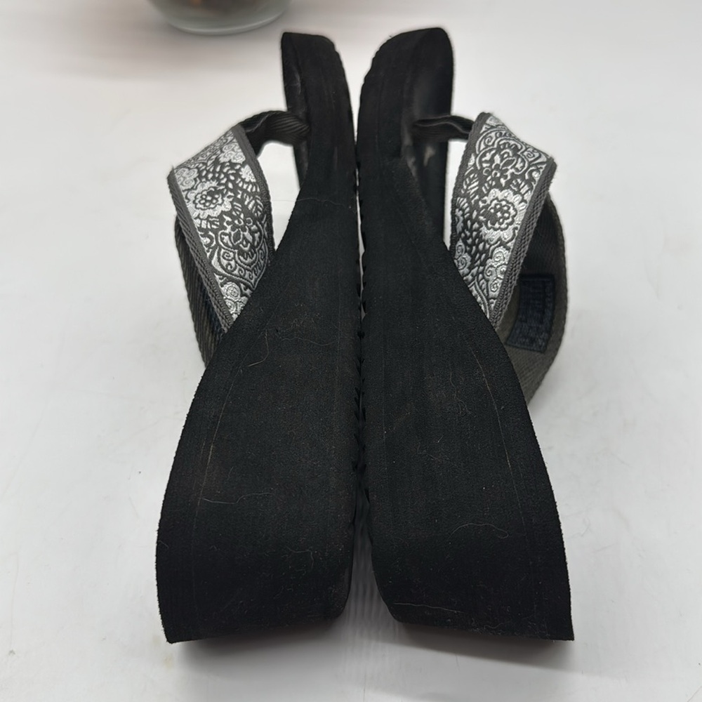 Women's Black and Gray Wedge Sandals Size 6 - Picture 4 of 7